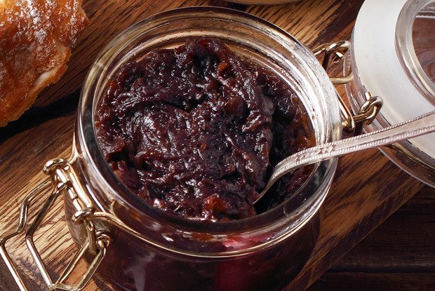 Луковый мармелад с красным вином и бальзамиком