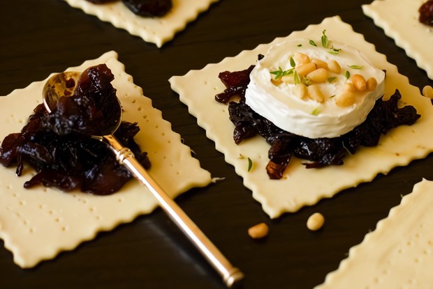 Луковый мармелад с красным вином