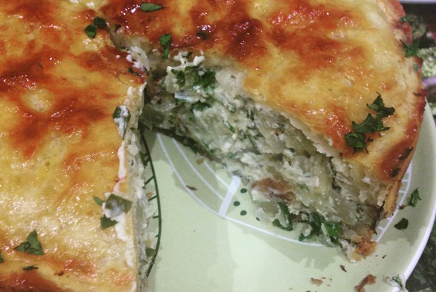 Луковый пирог со сметаной и мускатным орехом