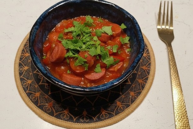 Сосиски, тушенные с овощами