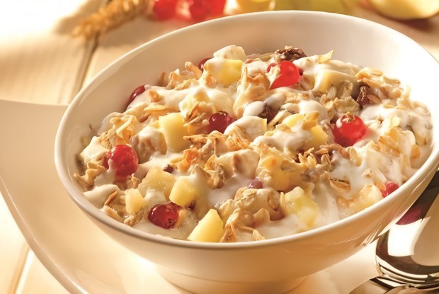 Мацони с сухофруктами и овсяными хлопьями