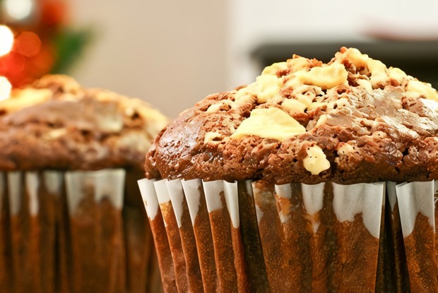 Маффины из горького шоколада с фундуком и фисташками