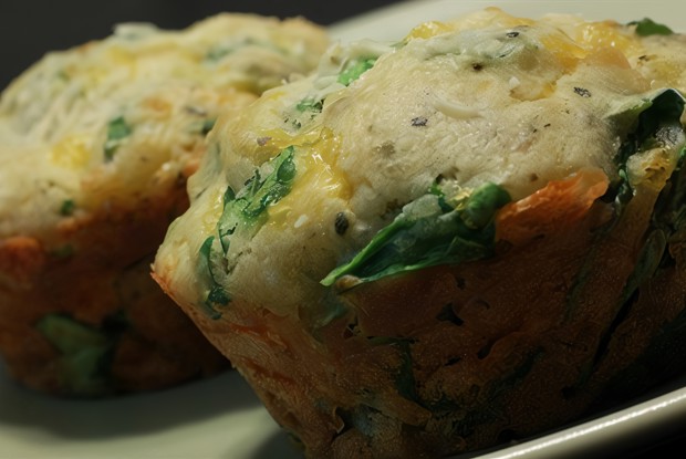 Маффины из шпината с пармезаном