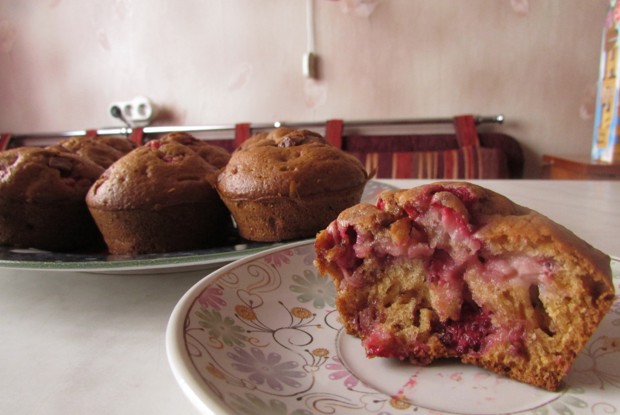 Маффины с клубникой на молоке