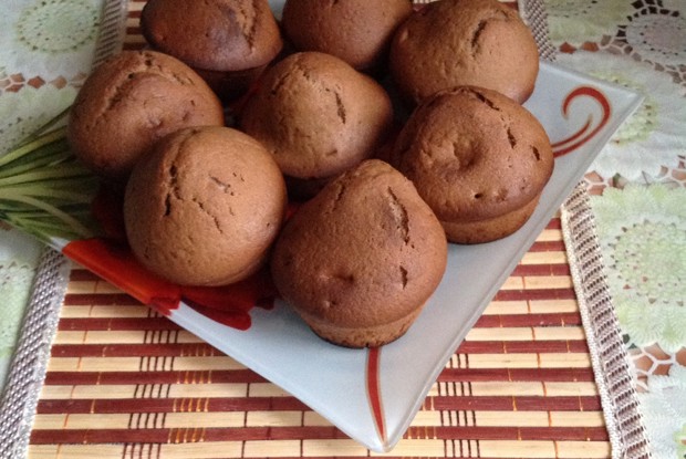 Маффины с корицей, изюмом и орехами