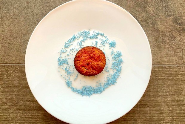 Маффины в духовке со сливами и кабачком