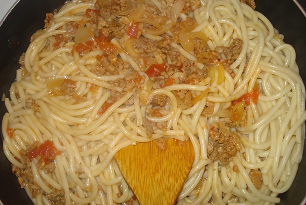 Макароны с фаршем и томатным соком