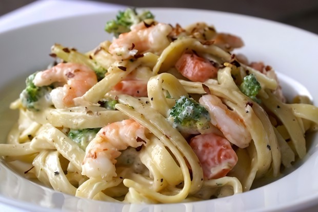 Макароны с креветками в чесночно-сливочном соусе