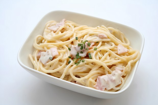 Макароны с соусом из ветчины и творога