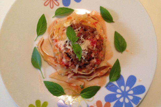 Макаронные гнезда с фаршем в духовке