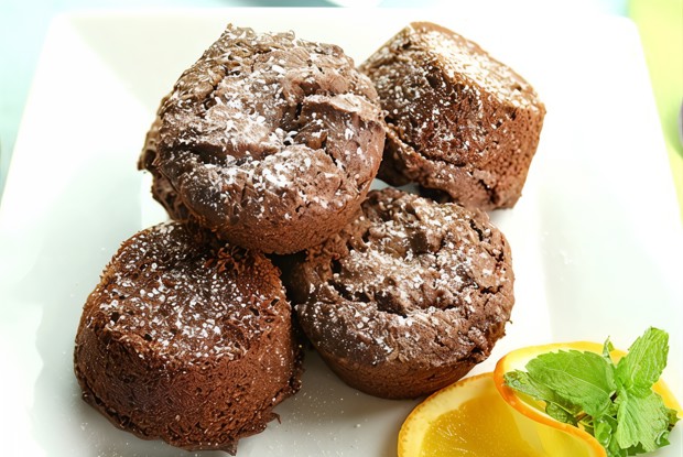 Маленькие шоколадные пирожные