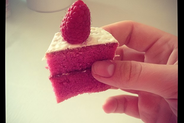 Малиновый манник без муки на сметане