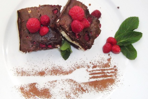 Малиновый мраморный брауни