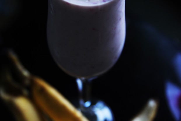 Малиново-банановый смузи