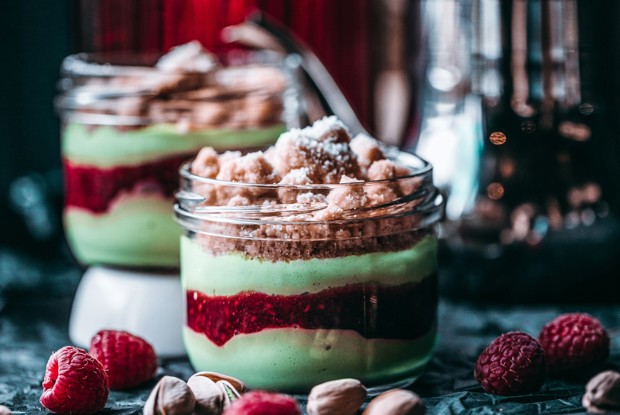 Малиново-фисташковый трайфл