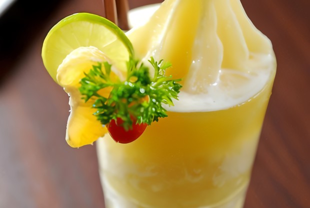 Манговый смузи с йогуртом с шербетом