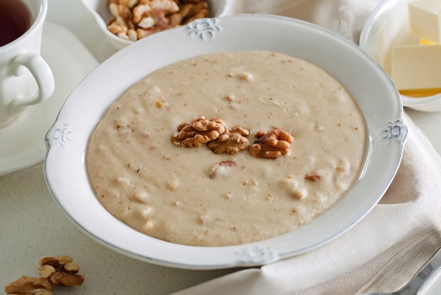 Манная каша с орехами