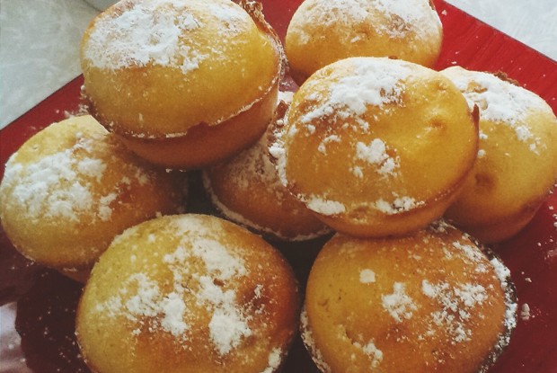 Манные маффины с курагой