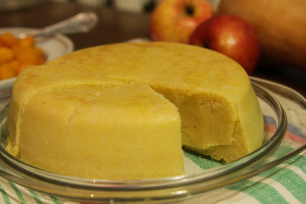 Манный пудинг с тыквой и яблоками