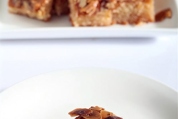 Манник с миндалем