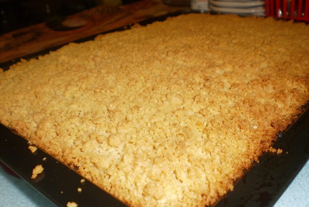 Манный пирог с финиками