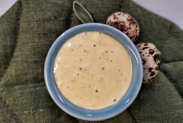 Майонез с куркумой и перепелиными яйцами