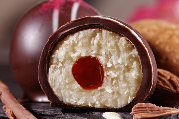 Марципановые конфеты с вишней