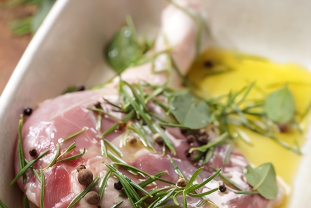 Маринад с оливковым маслом и пряными травами