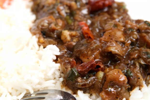 Маринованная тушеная говядина с огурцами