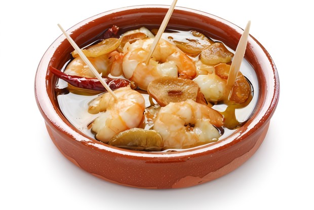 Маринованные креветки с луком и специями