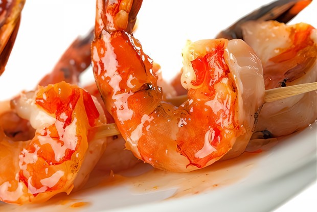 Маринованные в лаймовом соке креветки на гриле в винном соусе