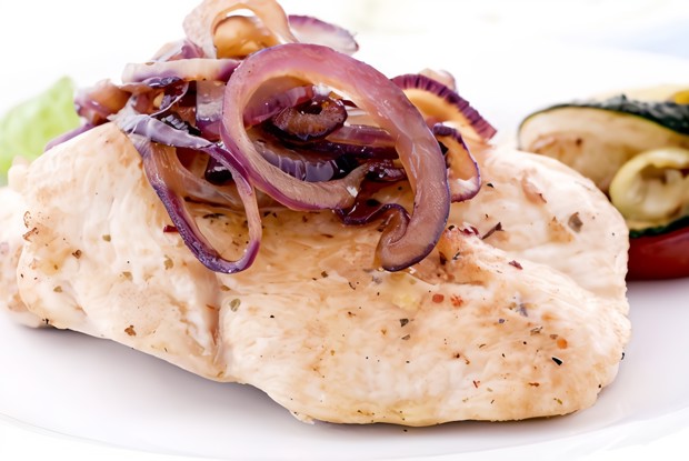 Маринованный красный лук в винном уксусе