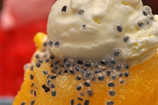 Маринованное манго с кокосовым мороженым