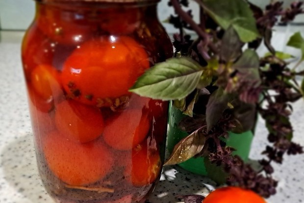 Маринованные помидоры на зиму с базиликом