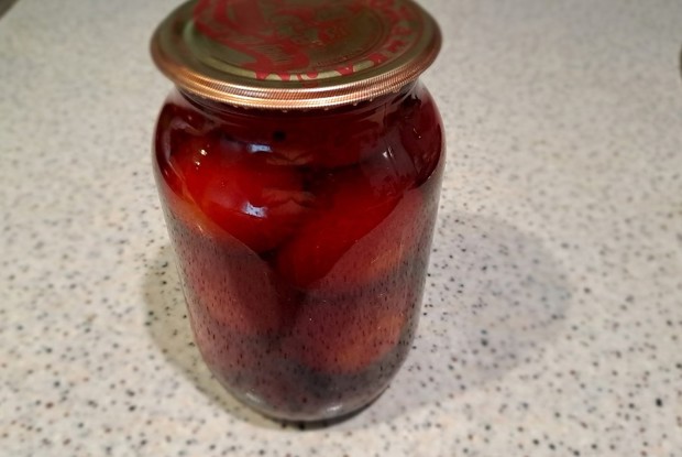 Маринованные помидоры на зиму со свеклой