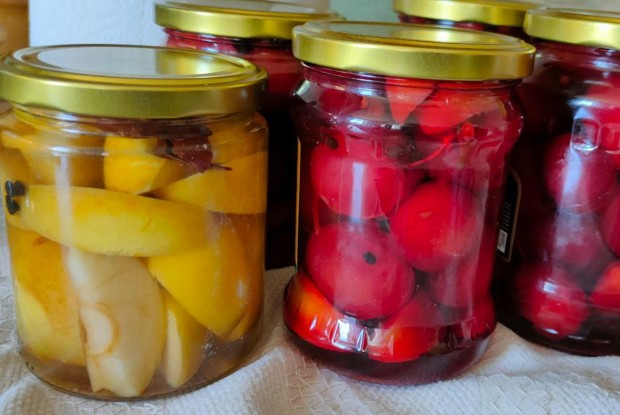 Маринованные сливы с яблоками на зиму