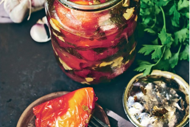 Маринованный красный перец