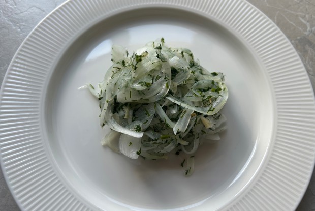 Маринованный лук с укропом