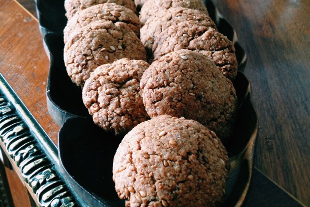 Марокканское печенье гхуриба с кунжутом