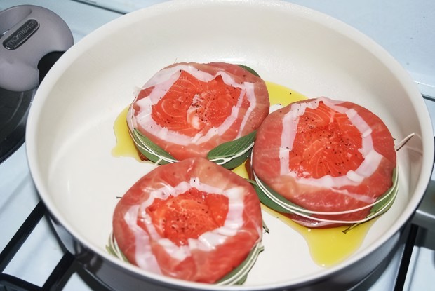 Медальоны из лосося