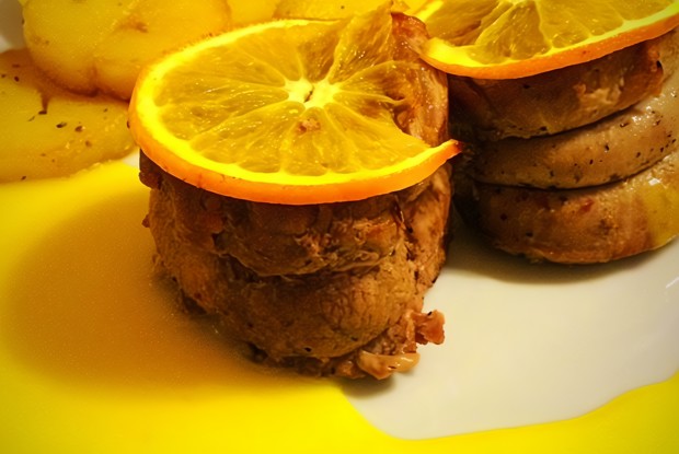 Медальоны из телятины с апельсиновым соусом