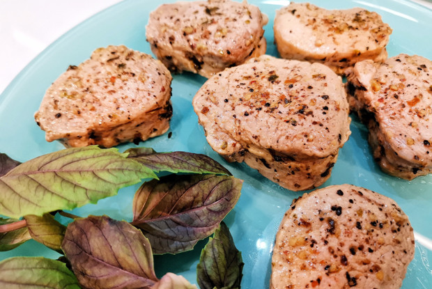 Медальоны из свиной вырезки с майораном