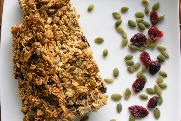 Медовые батончики из геркулеса и сухофруктов