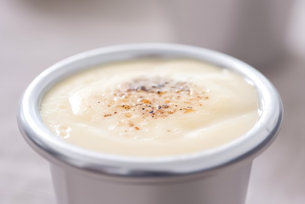 Медовый пудинг с имбирем в микроволновой печи