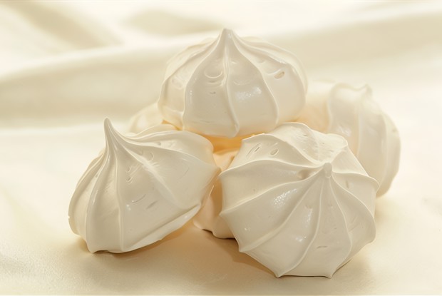 Меренги с лимонным соусом