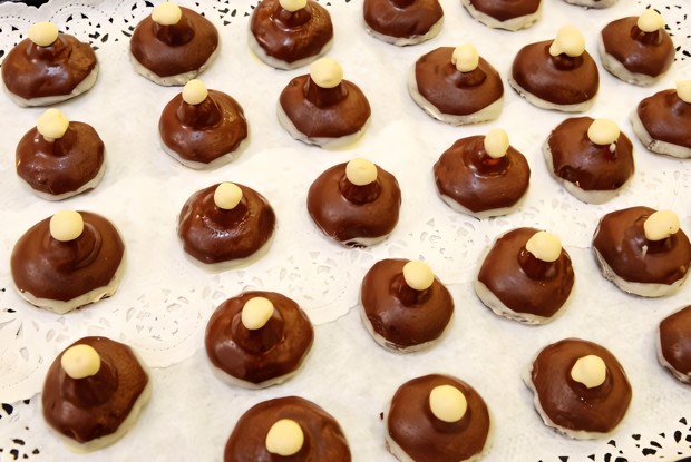 Меренги с шоколадом и фундуком