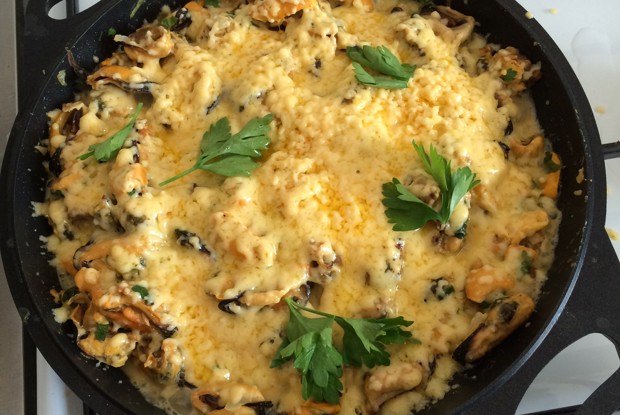 Мидии под сыром