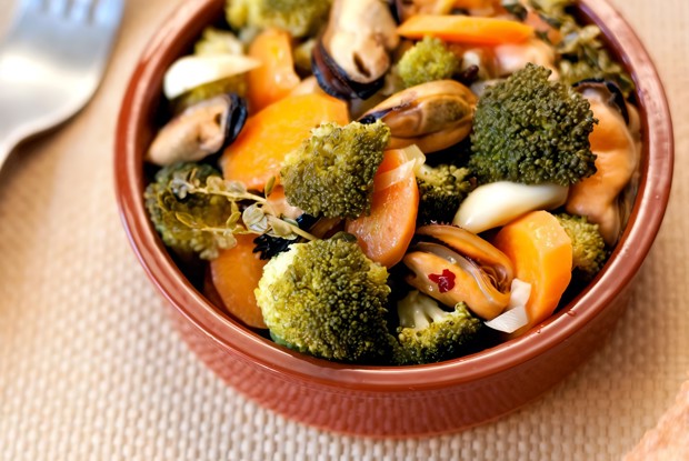 Мидии с овощами в эскабече