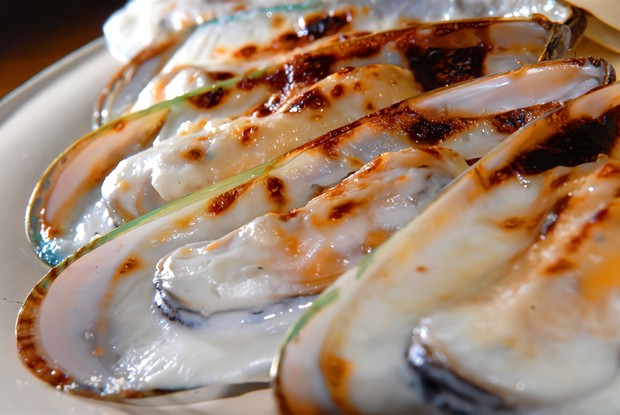 Мидии с пармезаном и белым вином