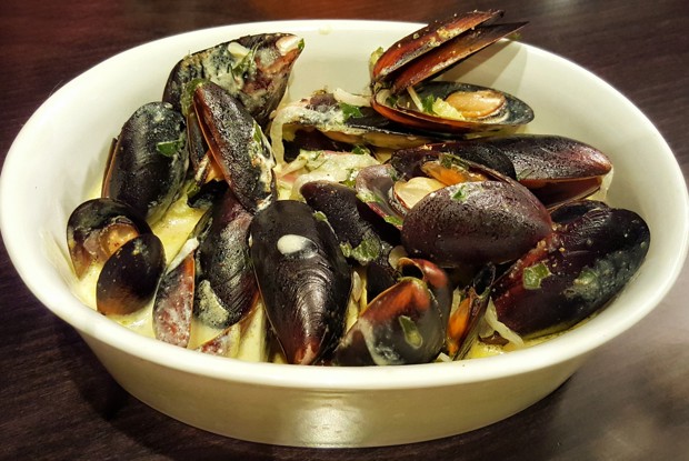 Мидии в сырном соусе